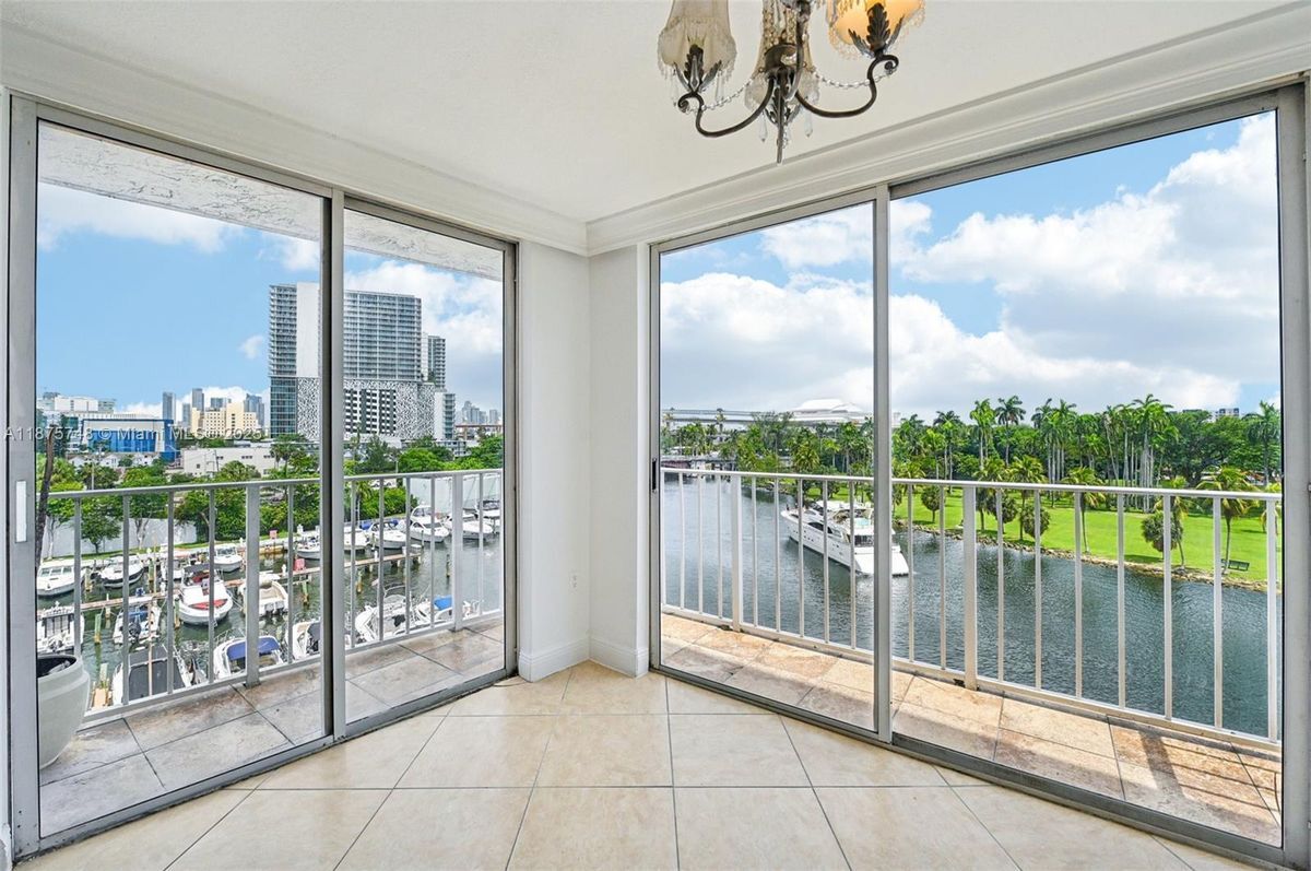 Photo - 1740 NW N River Dr Condo
