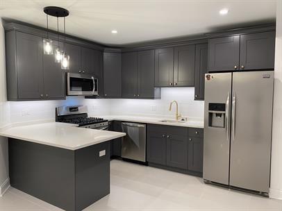 Photo - "Chic Urban Living: Cozy 1-Bedroom Gem in the Heart of Chicago's Vibrant Hoyne Avenue!"