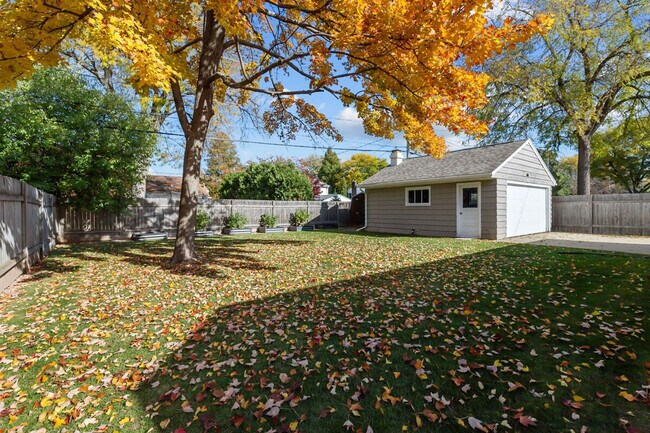 Photo - 810 E Pershing St Unit ID1296542P