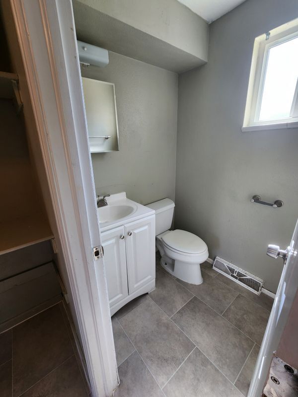 Photo - 721 Fraser St