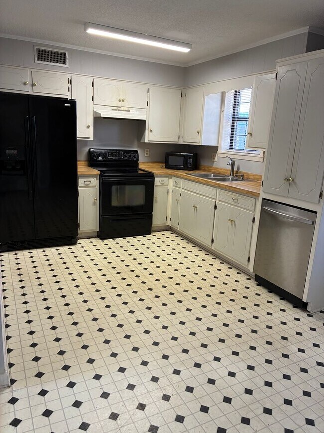 Photo - Comfortable West End Home