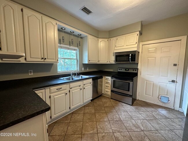 Photo - 3867 Herschel St