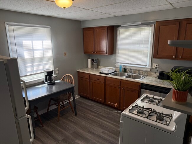 Photo - 309.5 S Van Doren St