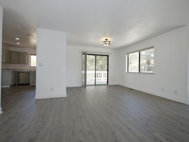 2503 Hogan Ct