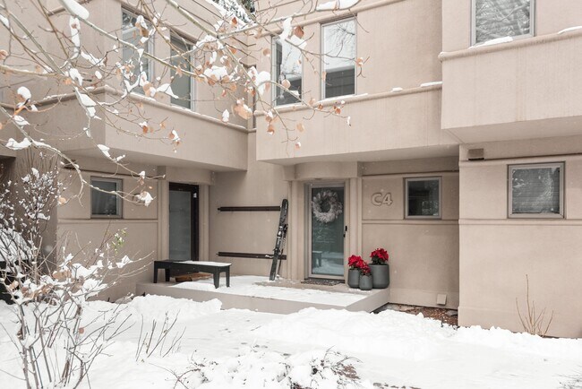 Photo - 814 W Bleeker St