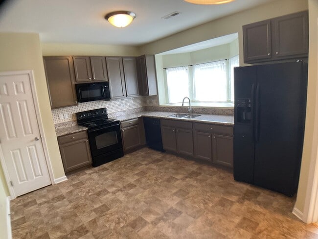 Photo - 3 Bed, 3.5 Bath Townhome with Garage!