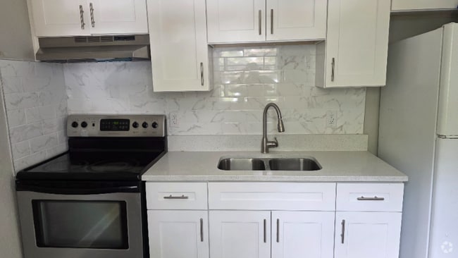 Building Photo - 101 S Forest St Unit 1 Rental