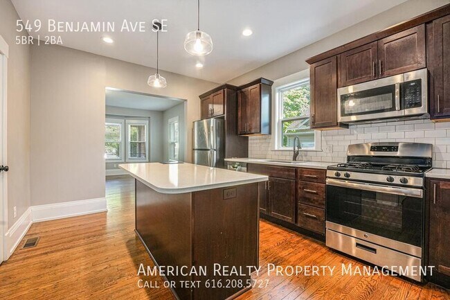 Photo - 549 Benjamin Ave SE