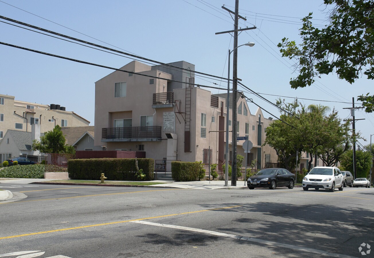 Photo - 450 N Van Ness Ave Apartments