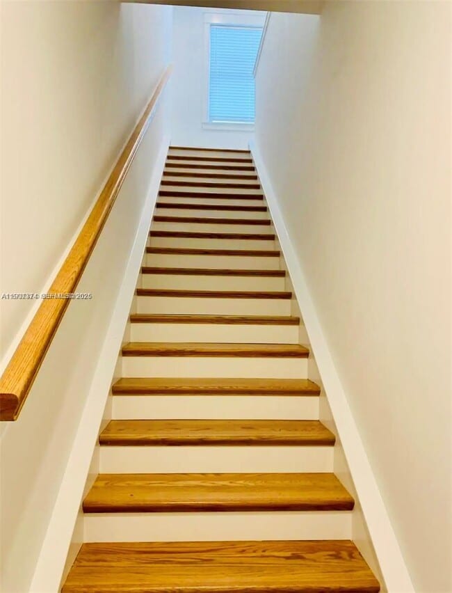 Photo - 667 SW Cleveland Ave Unit 3