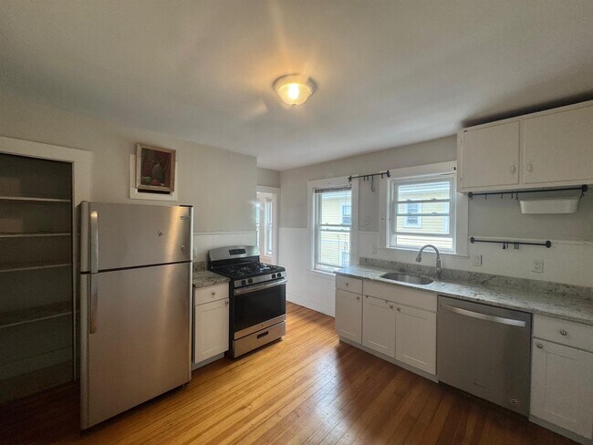 Building Photo - 48 Standish St Unit 2 Rental