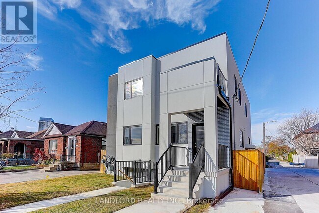 2004 Lawrence Ave W