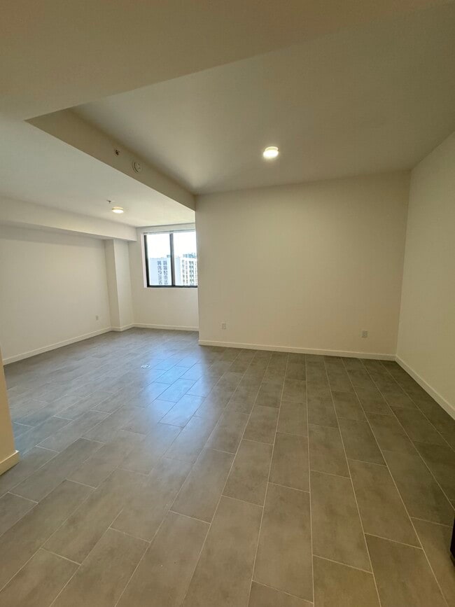 Photo - 70 NW 28th St Unidad B1