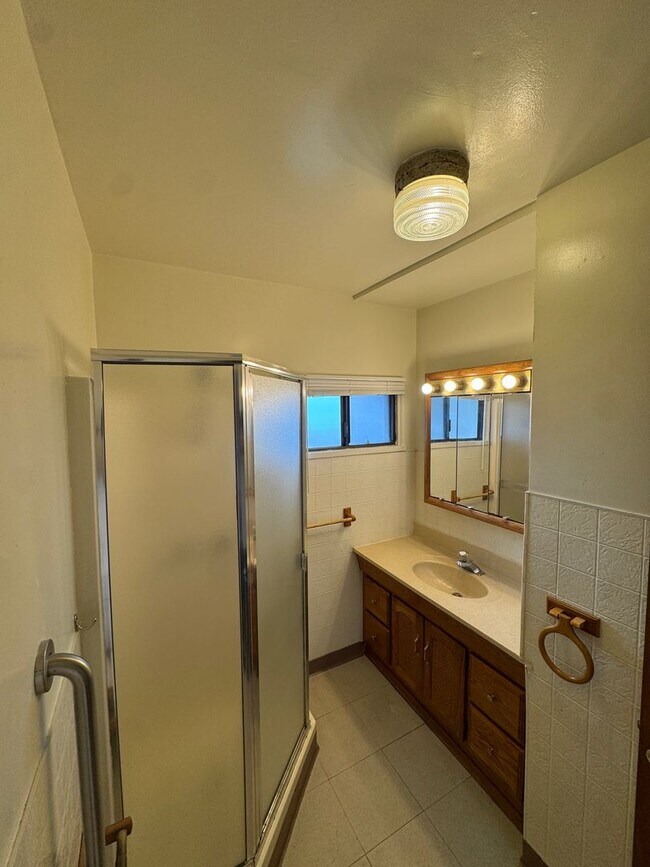 Photo - 2026 Clinton Ave Unit 2026 Clinton Ave-  B