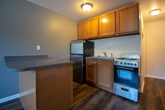Building Photo - 2008 W Plum St Unit 1A
