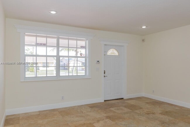 Photo - 5520 Hayes St