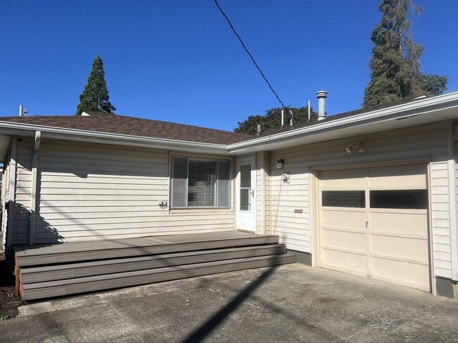 Photo - 521 E Rose St