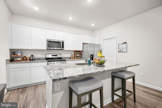 Photo - 141 Livingwood Ct