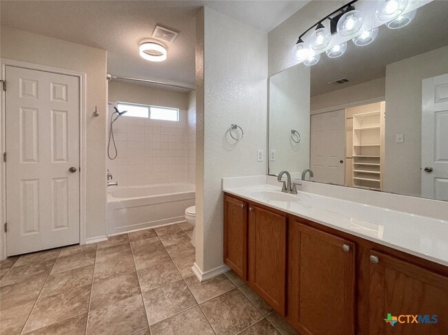 Photo - 2237 Stoneleigh Dr