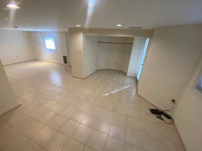 Photo - 3157 18th St NW Unidad 1 (Down)