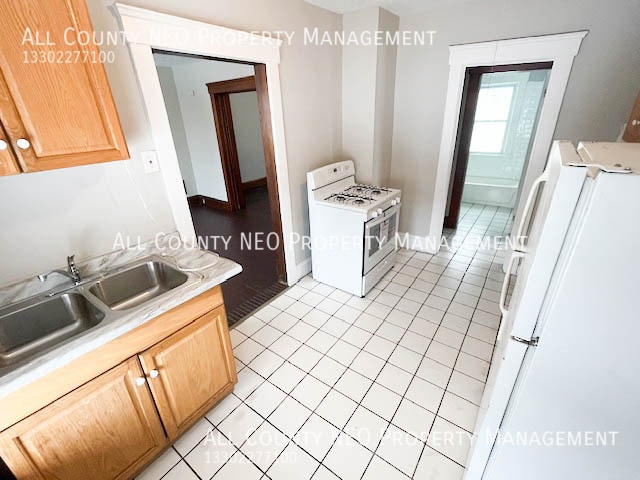 Photo - 9423 Denison Ave