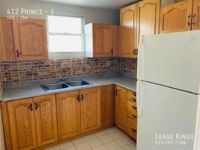 Building Photo - LARGE AND FURNISHED MAIN FLOOR Unit 1