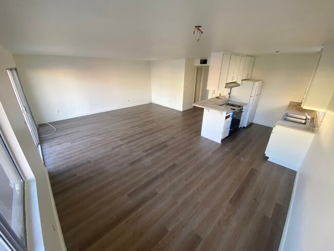 Photo - 325 Monterey Blvd Unit Apartment A