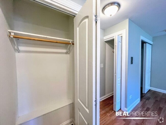 Building Photo - 0 bedroom in HIGHLAND PARK IL 60035 Unit 105 Rental