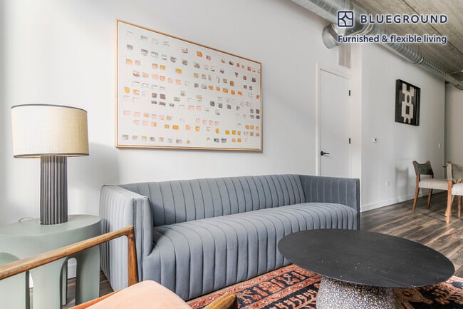 Photo - 61 W Erie St Unidad FL2-ID1398