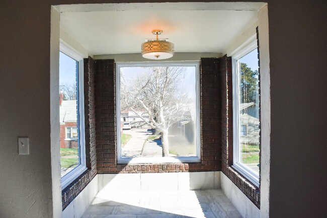 Photo - 1805 N Blackwelder Ave Unit 1805