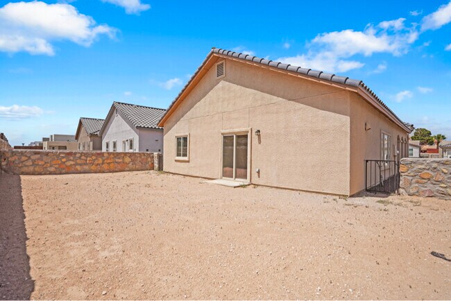 Photo - 608 Cedarwood Ave