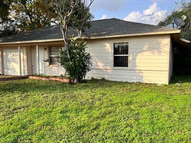 Photo - Completely Renovated, huge back yard and close to everything!