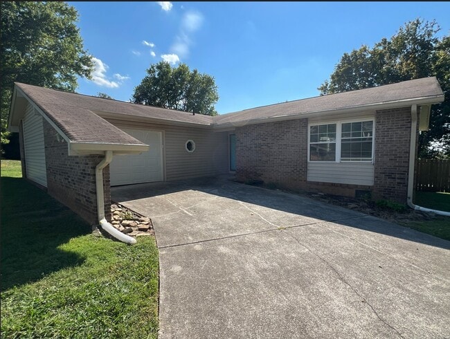 Building Photo - 2805 Big Bend Dr