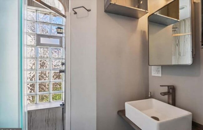Photo - 300-310 East 25th Street, unit 3