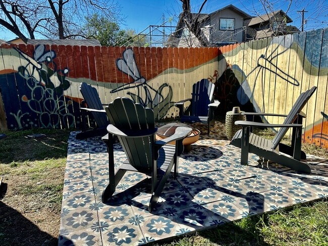 Photo - 3 Bedroom / 2 Bathroom super cute house for lease!