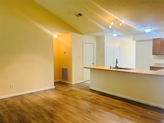 Building Photo - 19414 Moonhollow Dr