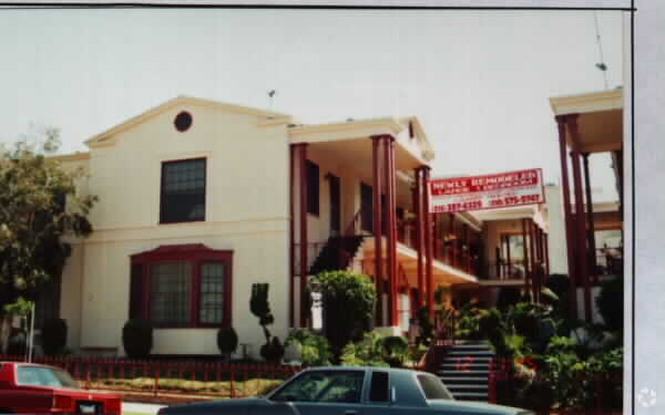 820 S Serrano Ave