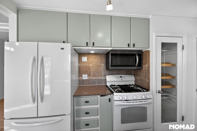 Photo - 876 Miller St