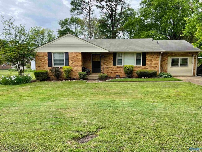 Building Photo - 612 Drummond Rd SW