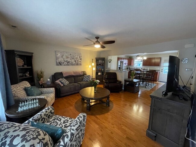 Photo - Stylish Townhome with 2 Suites, Hardwood Floors, Stainless Steel Appliances, and Granite Countert...