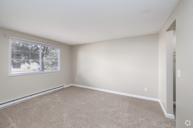 1BR, 1BA - 750SF - Bedroom