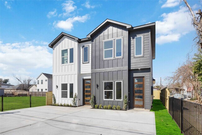 Photo - 7961 Henson St