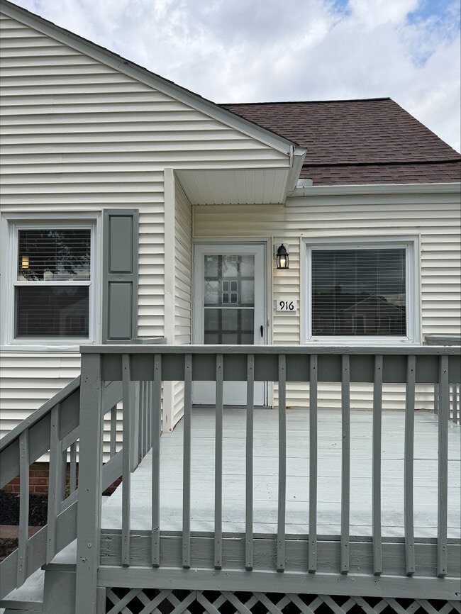 Photo - 916 Clearview Ave
