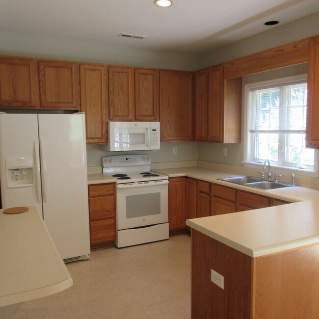 Photo - 2598 Ravenscroft Way