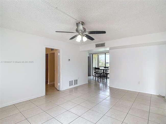 Photo - 8420 SW 133rd Avenue Rd Unidad 412