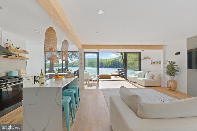 Photo - 101 Lakeshore Dr