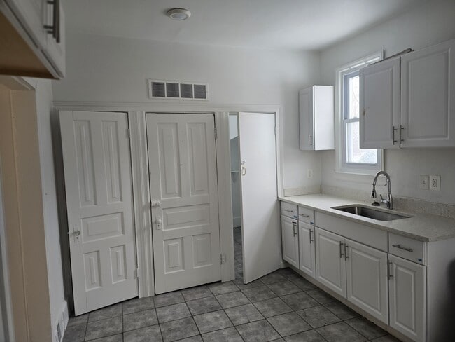 Photo - 633 Westminster St