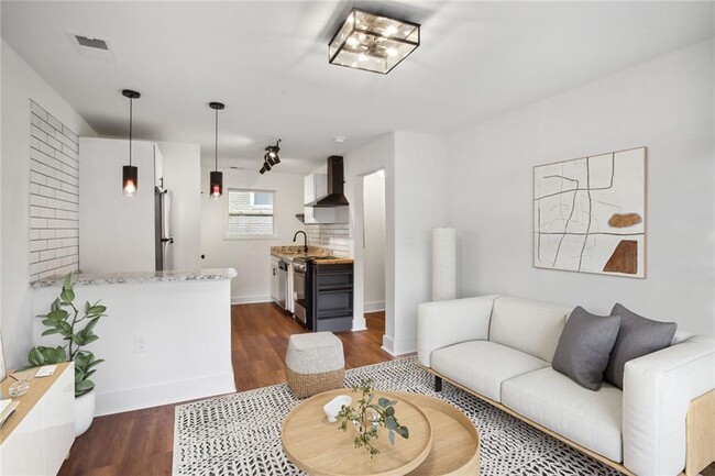 Building Photo - 782 Dixie Ave NE Unit 4