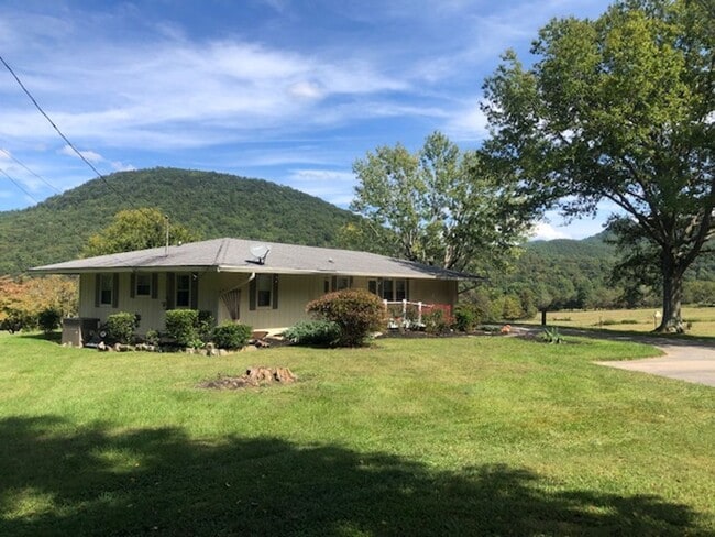 Photo - 1111 Schoolhouse Gap Rd