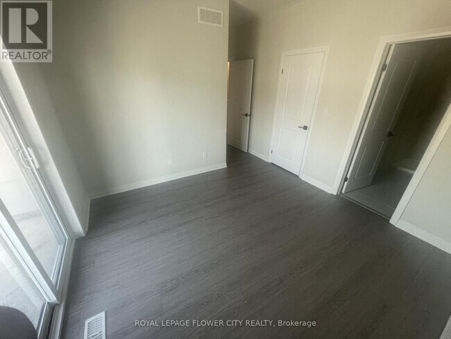 Photo - 25 Isherwood Ave